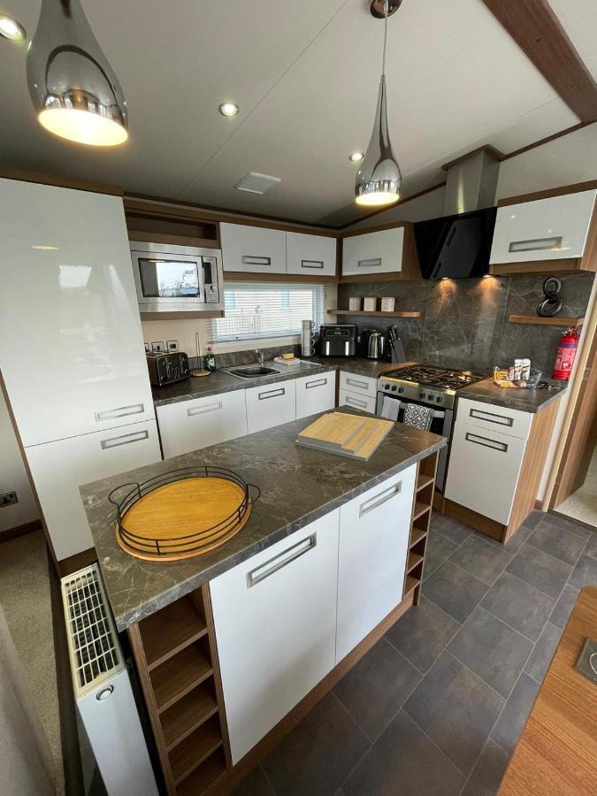 Golden Anchor - The Milano - Coastal Caravan Breaks Chapel Saint Leonards Exterior foto